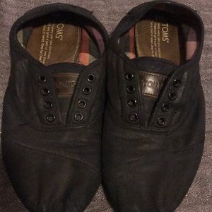 Tom’s slip on lace up slip on shoes